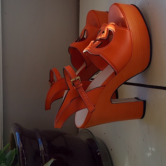 GUCCI Interlocking G Cut-Out Sandals - Picture 3 of 12